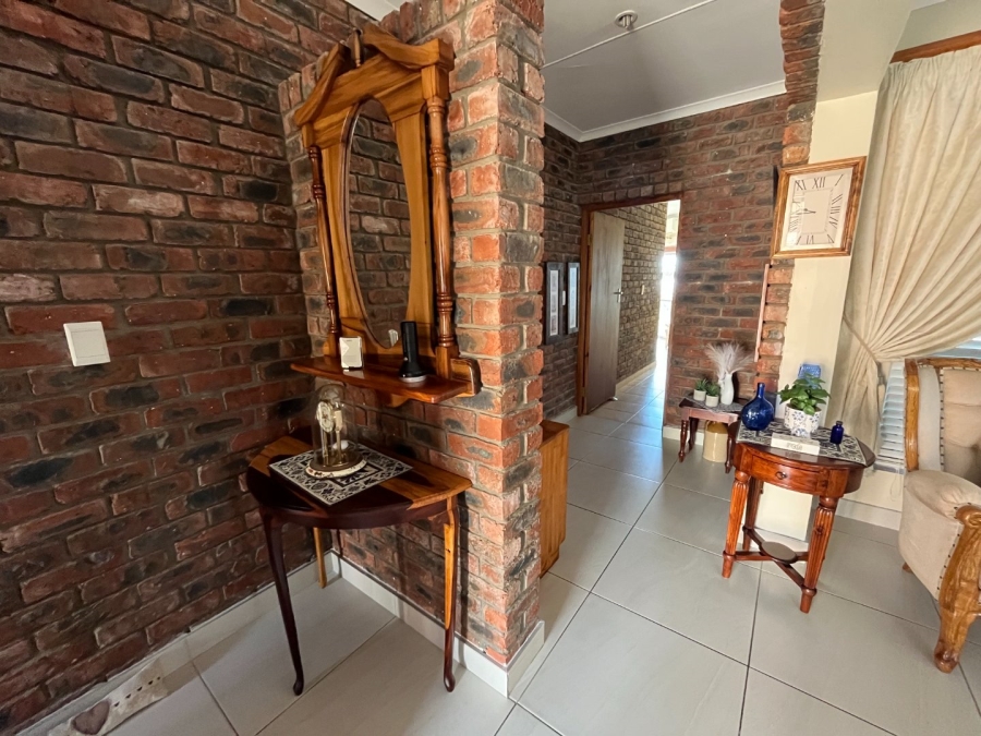 4 Bedroom Property for Sale in Hartenbos Heuwels Western Cape